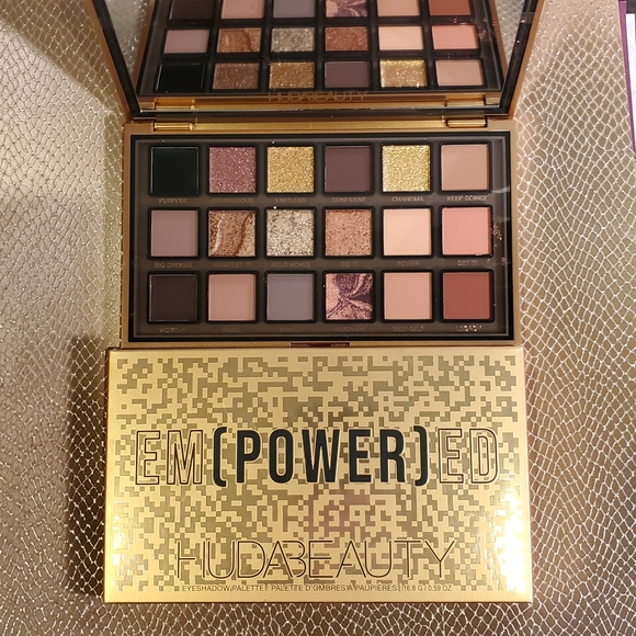 Huda Beauty Empowered Eyeshadow Palette - Picture 4 of 6